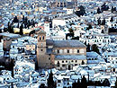 Albaicn nevado. En el centro, iglesia del Salvador (27-1-2005)
Granada