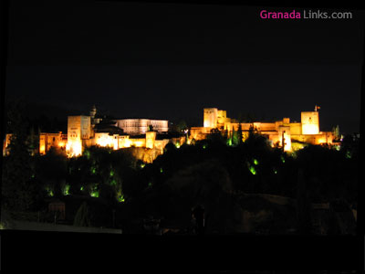 La Alhambra de noche desde el Mirador de San Nicols
Granada